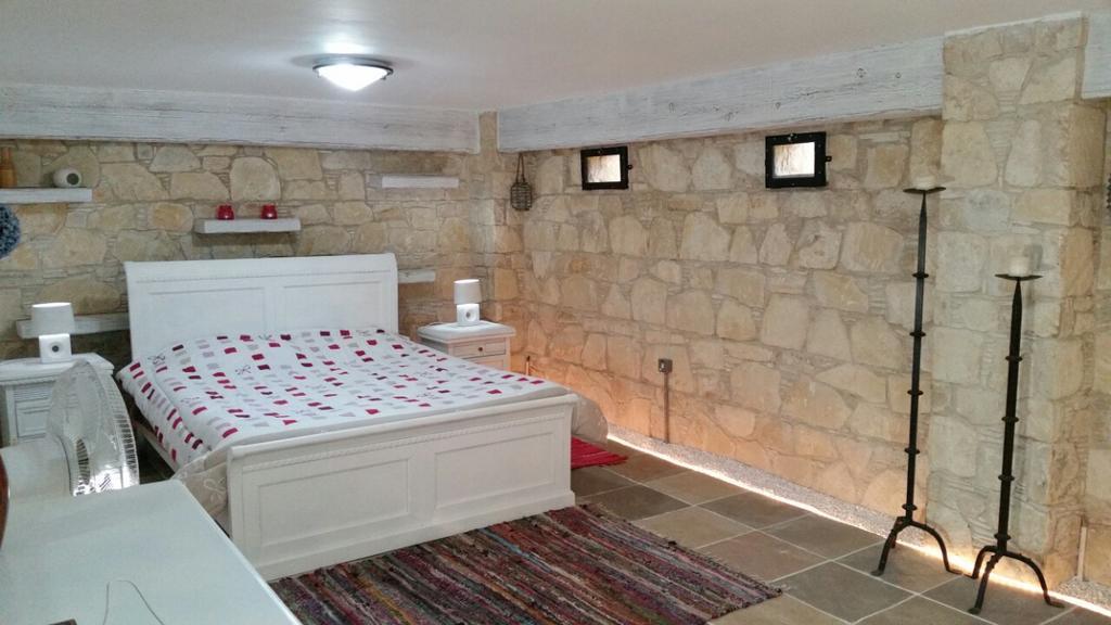 Lofou Traditional Stone House ภายนอก รูปภาพ