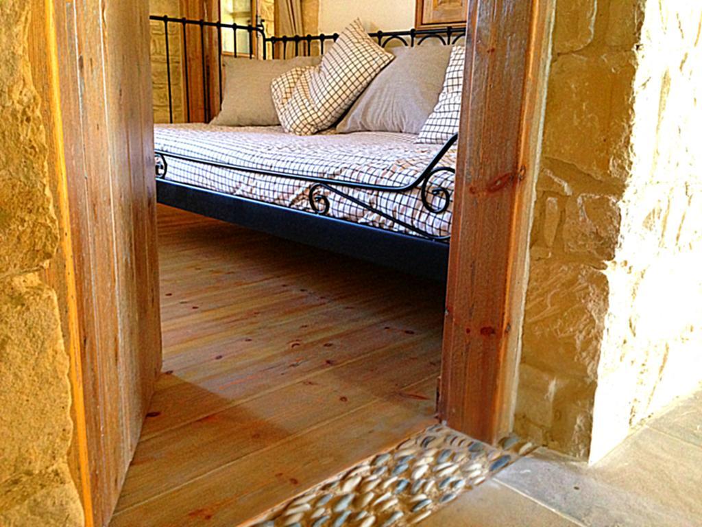 Lofou Traditional Stone House ภายนอก รูปภาพ