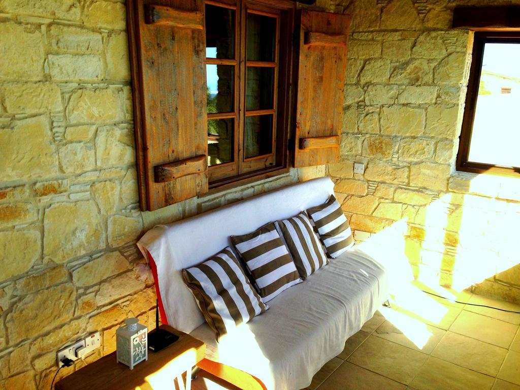Lofou Traditional Stone House ภายนอก รูปภาพ